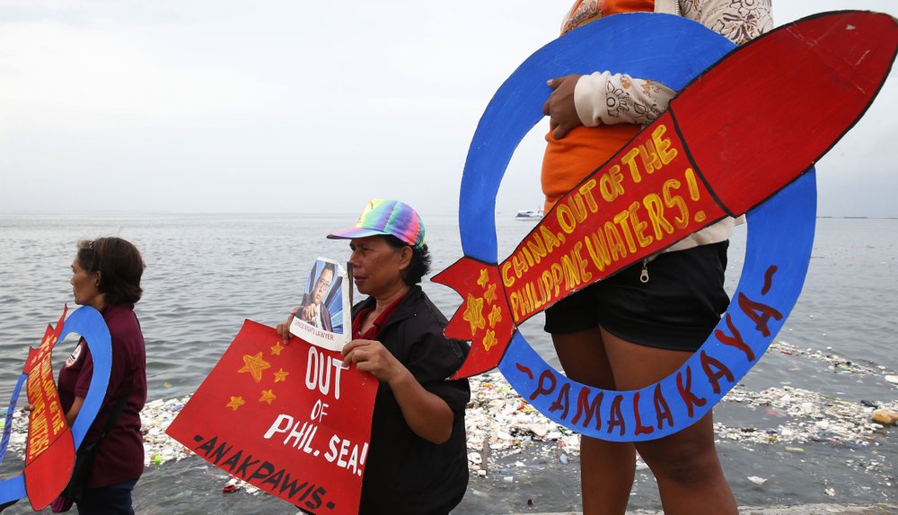 Người dân Philippines biểu tình phản đối các hành động quá đáng của Trung Quốc ở Biển Đông (ảnh: AP)