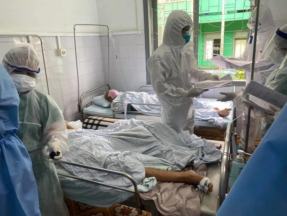 Bệnh nhân đang điều trị COVID-19 tại Việt Nam.