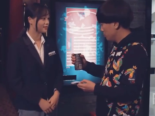 Video Clip Cười - Bài học nhớ đời cho thanh niên "khôn lỏi" khi đi xem phim