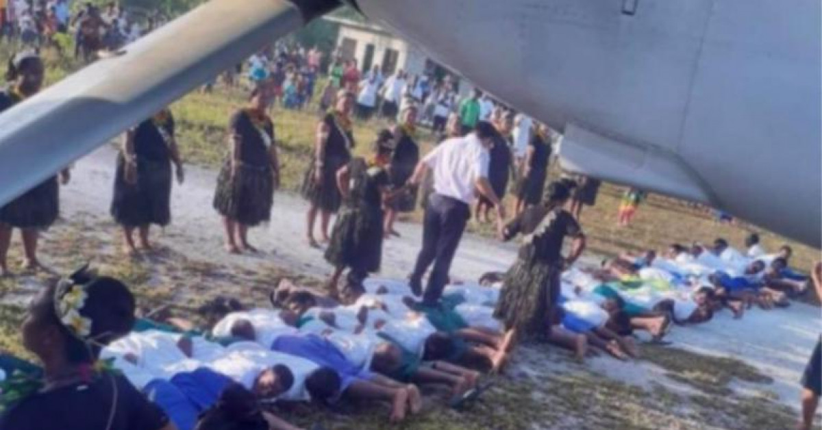 Thế giới - Đằng sau chuyện Đại sứ Trung Quốc giẫm lên lưng hàng loạt người đang quỳ