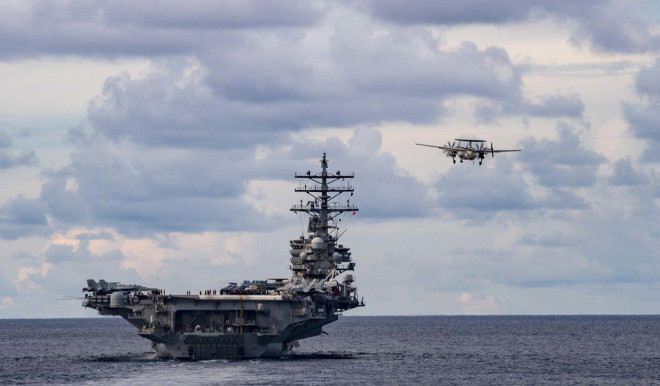 Tàu sân bay USS Ronald Reagan tập trận ở biển Đông. Ảnh: EPA
