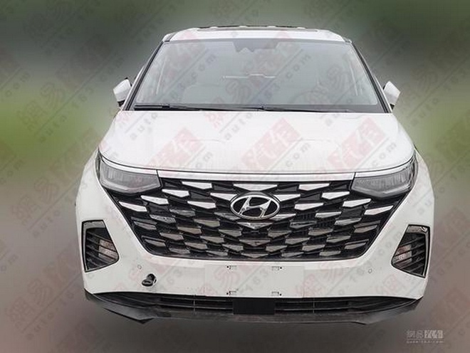 Hyundai Custo lộ diện, đối thủ cạnh tranh với Kia Sedona - 8