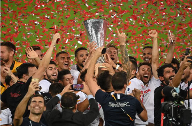 Sevilla vô địch Europa League: "Chân mệnh thiên tử", ngả mũ kỳ tích vĩ đại - 16