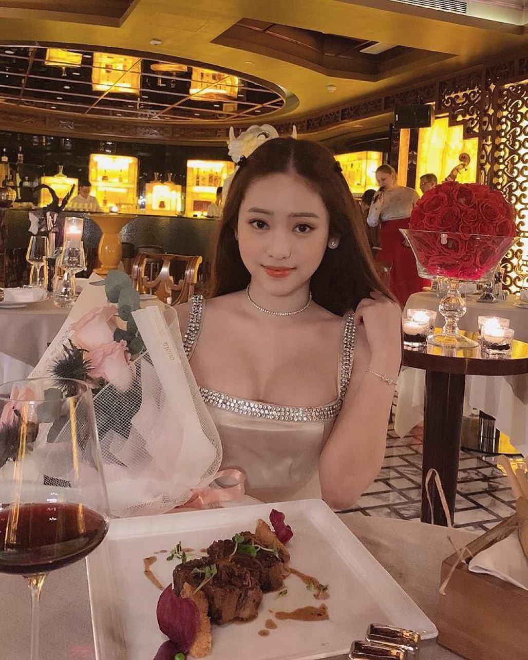 Sau ồn ào &#34;cặp đại gia đáng tuổi ông ngoại&#34;, hot girl Thúy Vi tiếp tục gây sốc vì điều này - 3