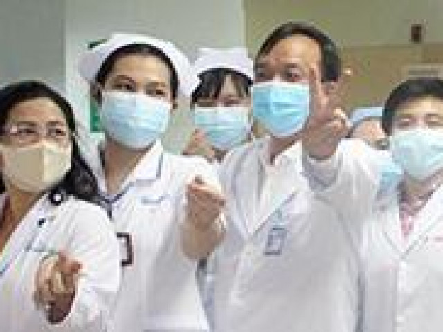 Tin tức trong ngày - Bác sĩ nhiễm Covid-19 đã xuất viện sau 20 ngày điều trị