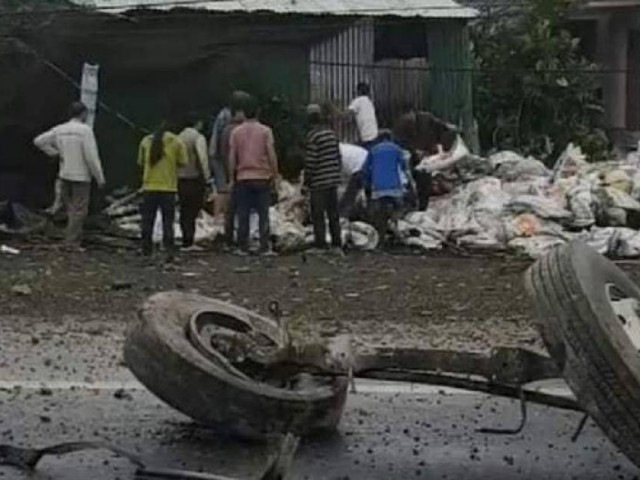 Tin tức trong ngày - TNGT kinh hoàng ở Lâm Đồng: Xe tải lao lên vỉa hè tông người đi bộ tử vong