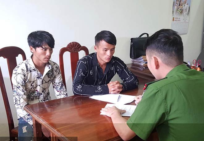 &nbsp;2 nghi phạm tại trụ sở công an.