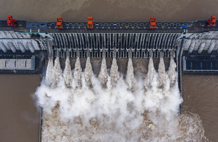 Đập Tam Hiệp mở 11 cửa xả lũ trong đỉnh lũ số 5 trên sông Dương Tử (ảnh: Xihua)