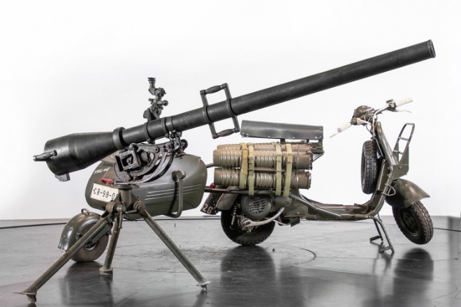 ĐỘC LẠ: Vespa bản quân sự trang bị vũ khí khủng, giá hơn 1 tỷ đồng - 7