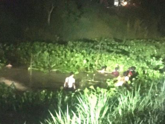 Tin tức trong ngày - Bé gái thoát chết hy hữu nhờ đeo đám lục bình