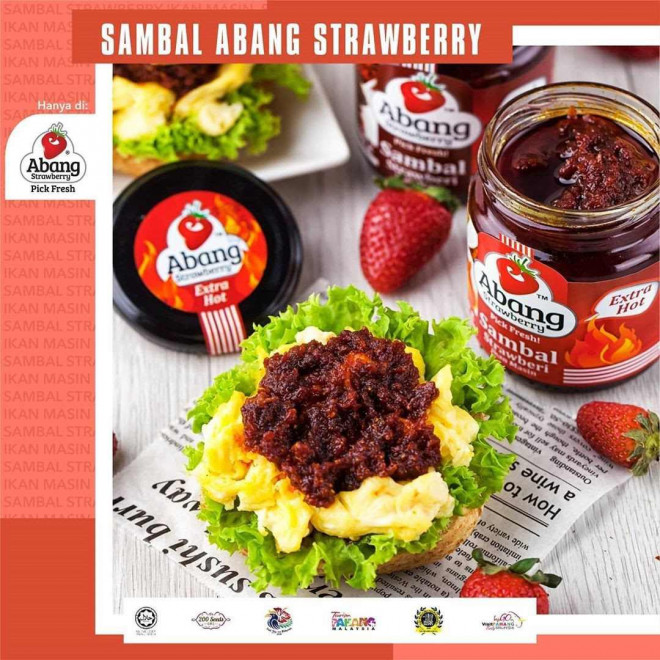 Một gợi ý ăn kèm tương sambal dâu tây của hãng Abang Strawberry - Ảnh: Abang Strawberry/Instagram.