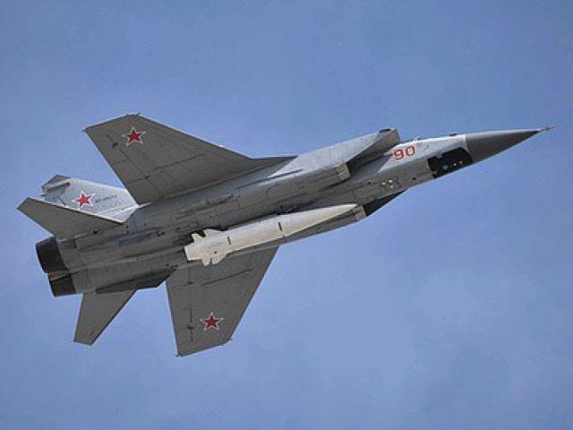 Media - Cận cảnh MiG-31 bay ở rìa không gian