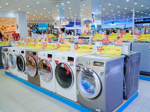 Thị trường - Tiêu dùng - Dịch Covid-19 lại thêm tháng "Cô hồn", Tivi, tủ lạnh… giảm giá sốc tới 50%