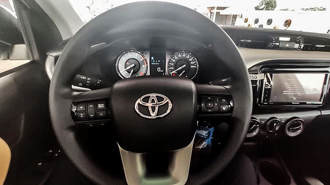 Cận cảnh xe bán tải Toyota Hilux phiên bản nâng cấp vừa về đại lý - 10