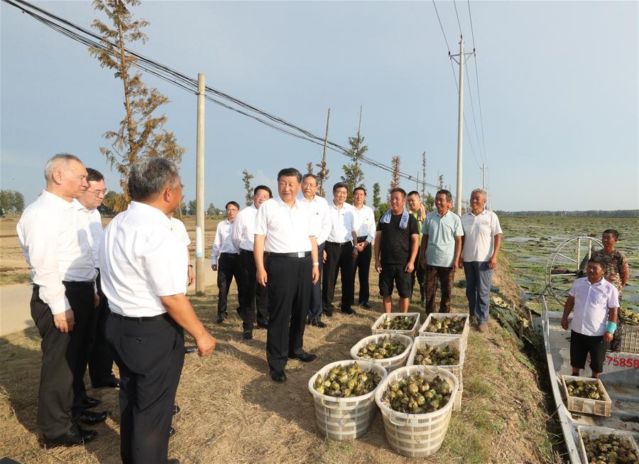 Ông Tập Cận Bình trong chuyến thăm chính quyền và người dân tỉnh An Huy (ảnh: Xinhua)