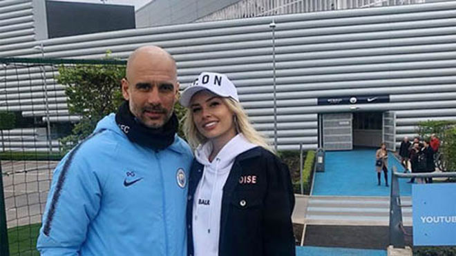 Tin HOT bóng đá tối 24/8: Mỹ nhân bạn gái SAO Man City trách Pep hồ đồ - 1