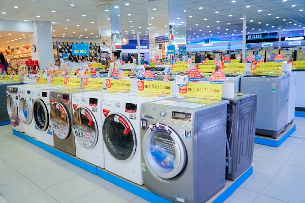 Những quầy máy giặt thưa vắng khách
