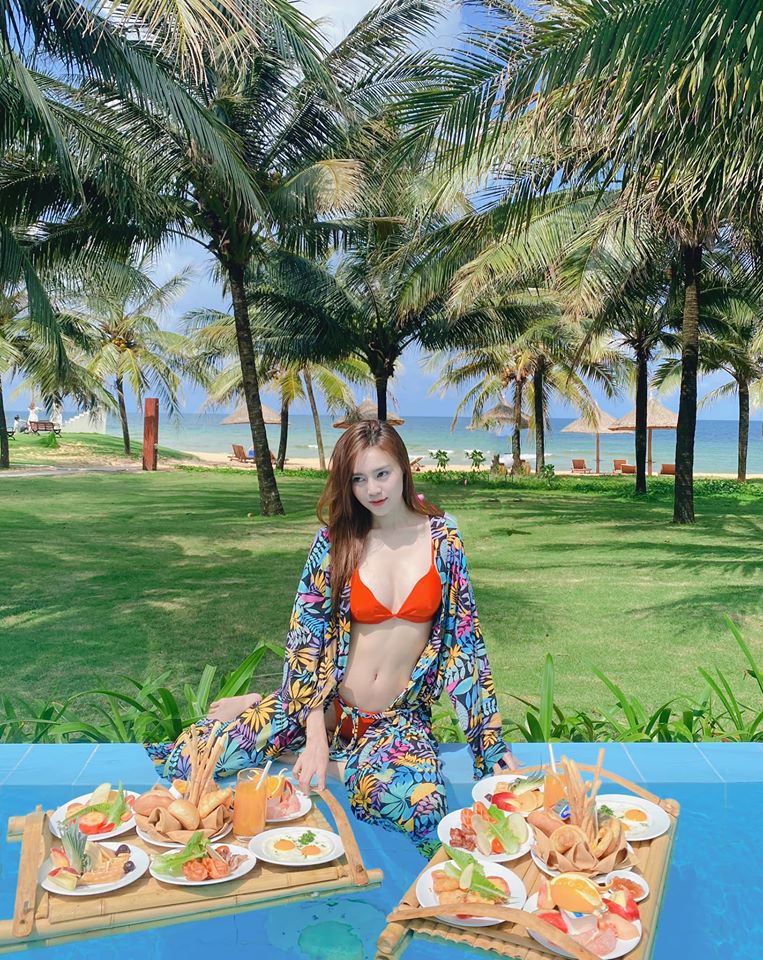 Ninh Dương Lan Ngọc khoe dáng nóng bỏng với bikini trong chuyến nghỉ dưỡng ở Phú Quốc mới đây.