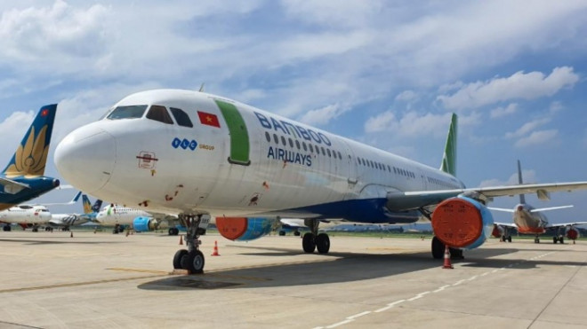 Bamboo Airways cũng có tới 15/22 tàu phải tạm dừng khai thác. Trong đó có 14 tàu A320 và 1 tàu B787. Các tàu đang dừng khai thác đều được bọc động cơ cẩn thận, tránh bị ẩm mốc, hư hỏng cũng như bị vật ngoại lai xâm nhập
