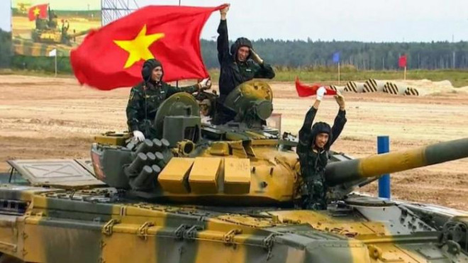 Đội tuyển xe tăng Việt Nam về đích đầu tiên ở lượt đi.