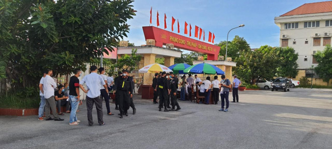 An ninh thắt chặt bên ngoài trụ sở TAND tỉnh Thái Bình