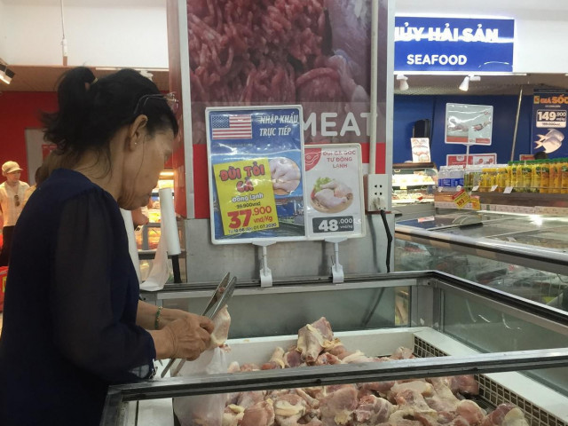 Thị trường - Tiêu dùng - Vì sao không "kiện" được gà ngoại rẻ bèo có dấu hiệu phá giá?