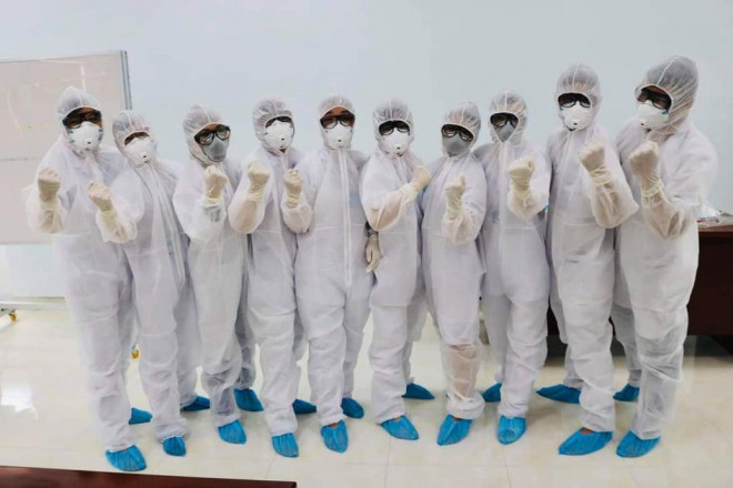 Sau lời kêu gọi của Chủ tịch UBND TP.Đà Nẵng Huỳnh Đức Thơ, chính quyền tỉnh Bình Định đã cử 26 bác sĩ, điều dưỡng, kỹ thuật viên chi viện hỗ trợ Đà Nẵng phòng, chống dịch Covid-19.