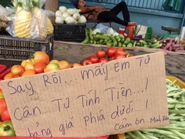 Bạn trẻ - Cuộc sống - Người đàn ông bán rau lạ lùng và "khùng" nhất Việt Nam