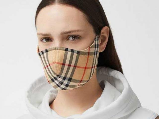 Thời trang - Burberry ra mắt khẩu trang hàng hiệu