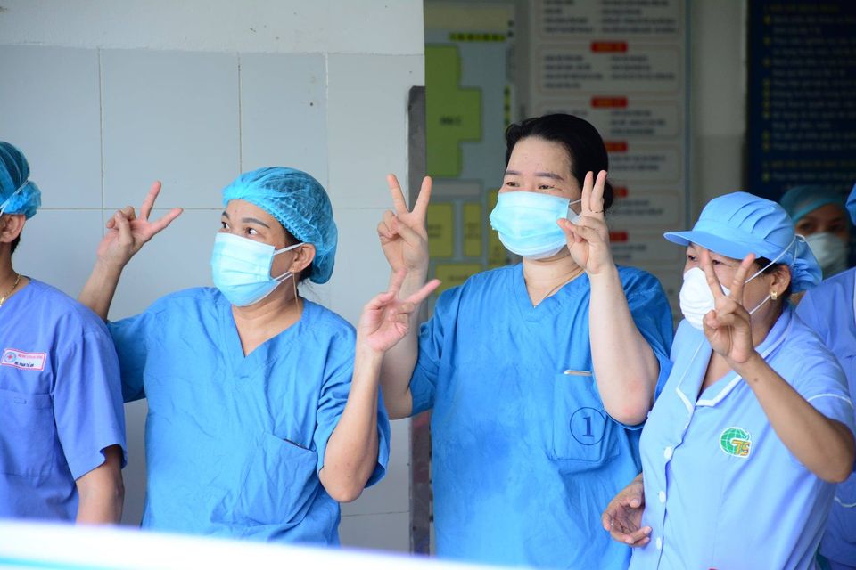 Niềm vui của nhân viên y tế Bệnh viện Đà Nẵng.