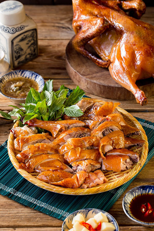 Mẹt vịt quay vàng óng giòn rụm