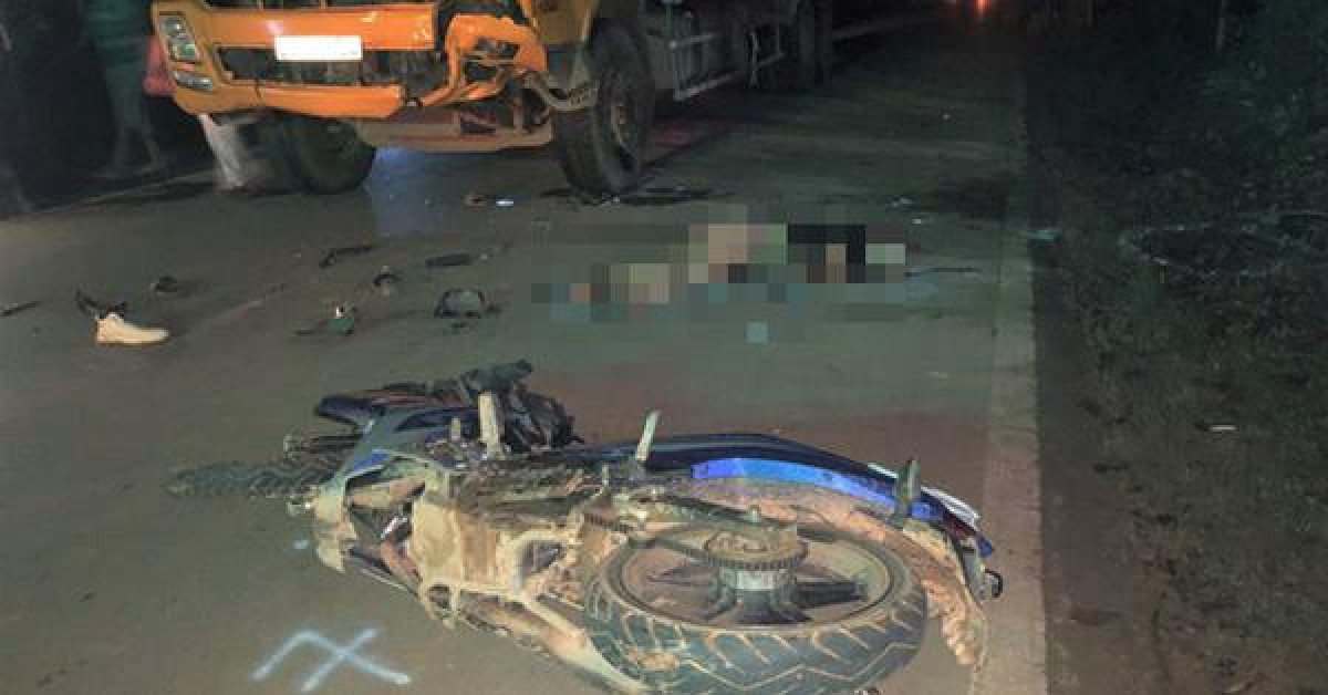 Tin tức trong ngày - Đấu đầu trực diện với xe tải, 2 thanh niên đi xe máy tử vong