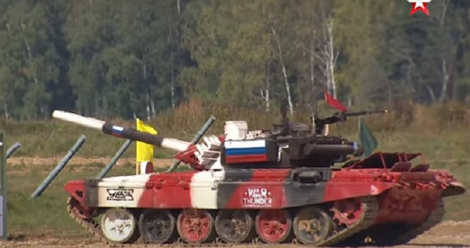Đội&nbsp;Nga chọn xe tăng màu đỏ.