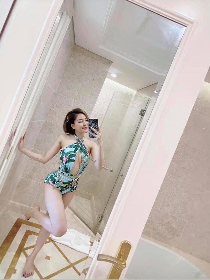 Hot girl Trâm Anh ăn mặc ngày càng táo bạo sau tin đồn yêu đại gia - 6