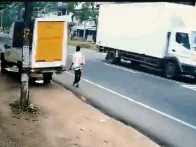 Media - Người đàn ông thoát nạn khó tin nhờ "thần chết ngủ quên"