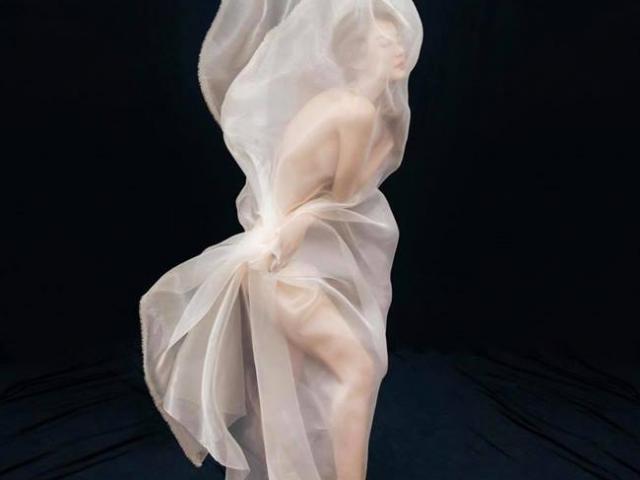 Làm đẹp - Minh Hằng và "em sinh đôi" tự tin bán nude đẹp như tranh nhờ dáng nuột mê hồn