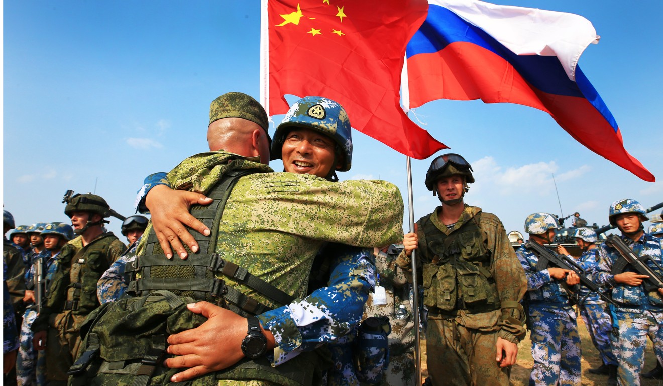 Binh sĩ Nga và Trung Quốc trong cuộc tập trận quân sự chung.
