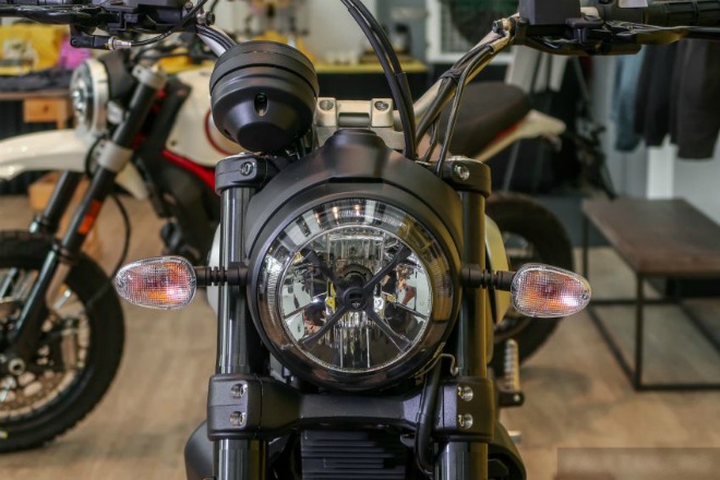 2020 Ducati Scrambler Icon Dark phong cách cổ điển, giá chát - 2