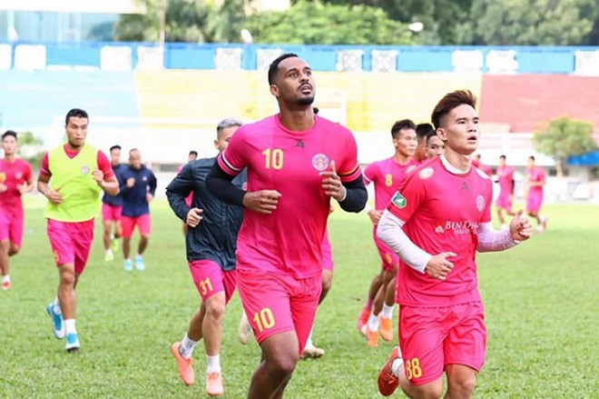 CLB TP Hồ Chí Minh là đội bóng hiếm hoi mua cầu thủ ngoại mà không cần thử việc, như vụ chuyển nhượng với cặp ngoại binh người Costa Rica mới đây.