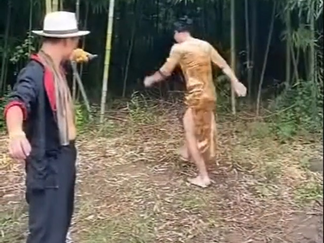 Cười 24H - Bật cười với cảnh hậu trường đóng phim hết sức "lầy lội"