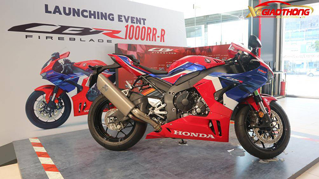 Mới đây, mẫu xe này cùng với CBR1000RR-R Fireblade SP đã được Honda cho ra mắt chính thức tại Việt Nam
