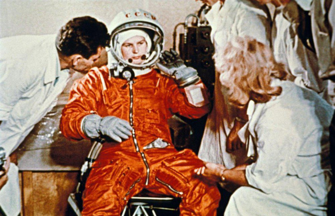 Valentina Tereshkova (Liên Xô),&nbsp;nhà du hành nữ đầu tiên trong vũ trụ.&nbsp;Bà&nbsp;đã dành khoảng 70 giờ hoạt động trong tàu vũ trụ Vostok 6, hoàn thành 48 vòng quỹ đạo quanh Trái&nbsp;Đất. Ảnh: Sovfoto.