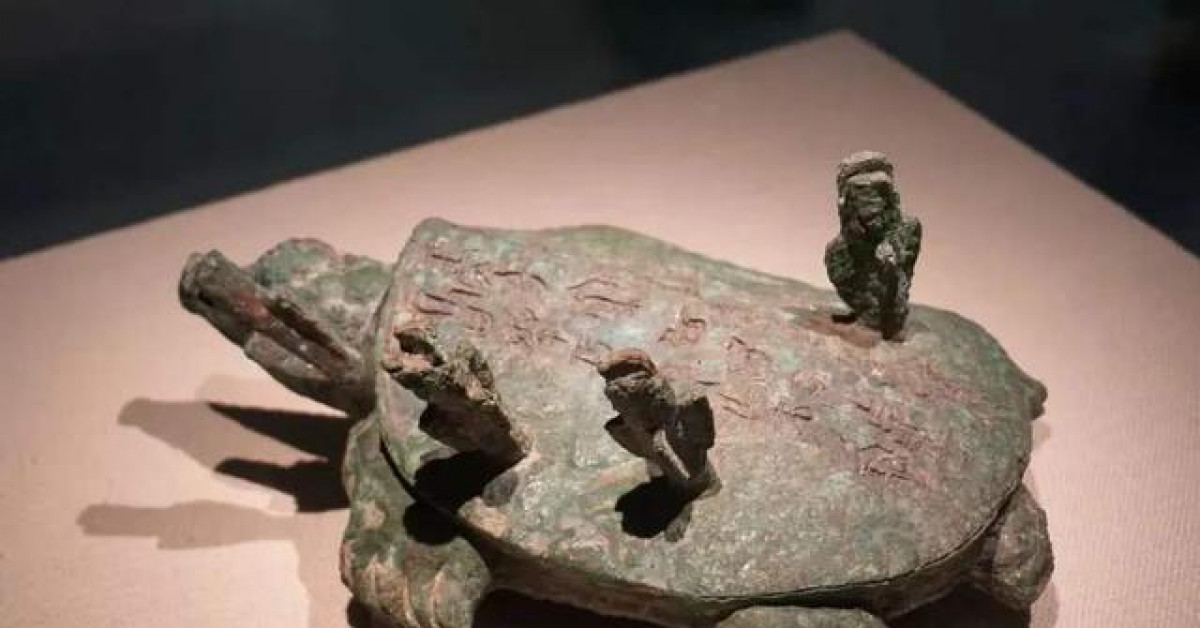 Thế giới - Đi câu cá, ông lão trúng ngay báu vật hơn 6.000 tỷ