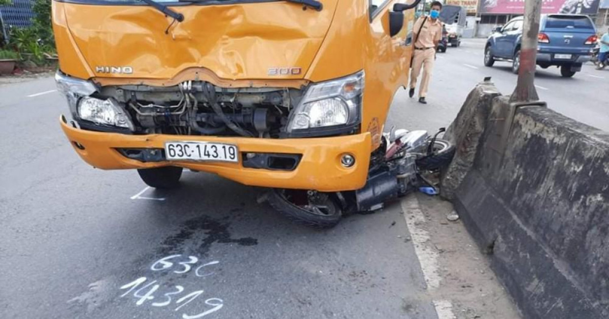 Tin tức trong ngày - Hai chị em thương vong khi đang trên đường đi đám tang