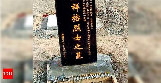 Bia mộ ghi rõ quân nhân Trung Quốc hi sinh&nbsp;vào tháng 6.2020.