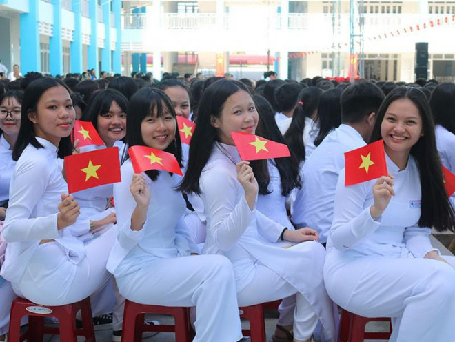 Học sinh Trường THPT Linh Trung, quận Thủ Đức, TP.HCM rạng ngời trong lễ khai giảng năm học mới. Ảnh: THỦY TRÚC