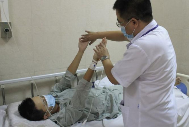 Thanh niên 29 tuổi ở Hà Nội hôn mê vì ăn tiết canh lợn - 1