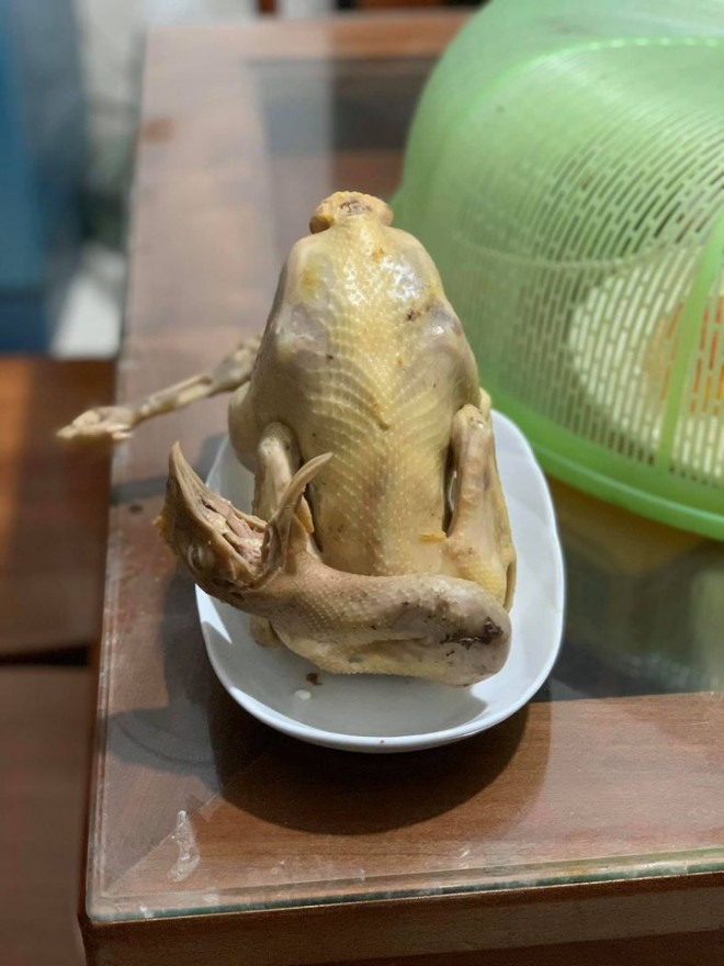 Trổ tài làm cỗ cúng Rằm tháng 7, con dâu khiến cả nhà chồng &#34;đứng hình&#34; bởi luộc gà mà không biết mẹo này - 6