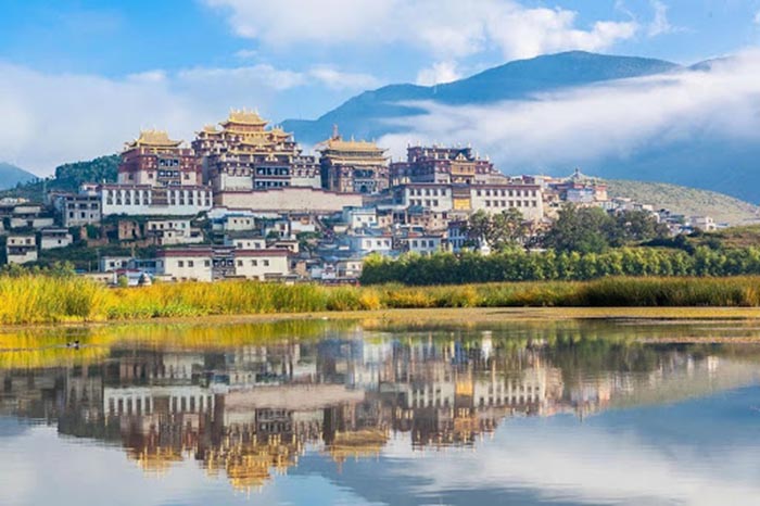 Shangri-La là thành phố tuyệt đẹp.