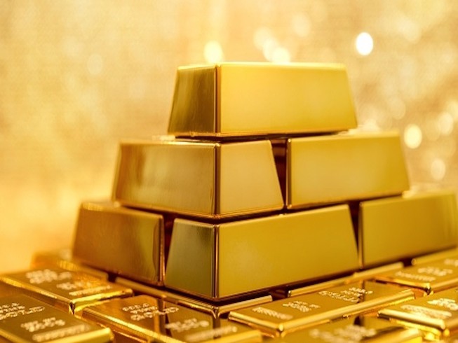 Giá vàng tăng mạnh, nhiều người tranh thủ chốt lời - 1